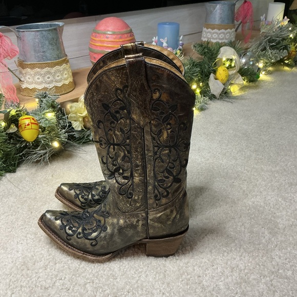Corral Shoes - Corral Metallic Gold and Black Embroidered Boots